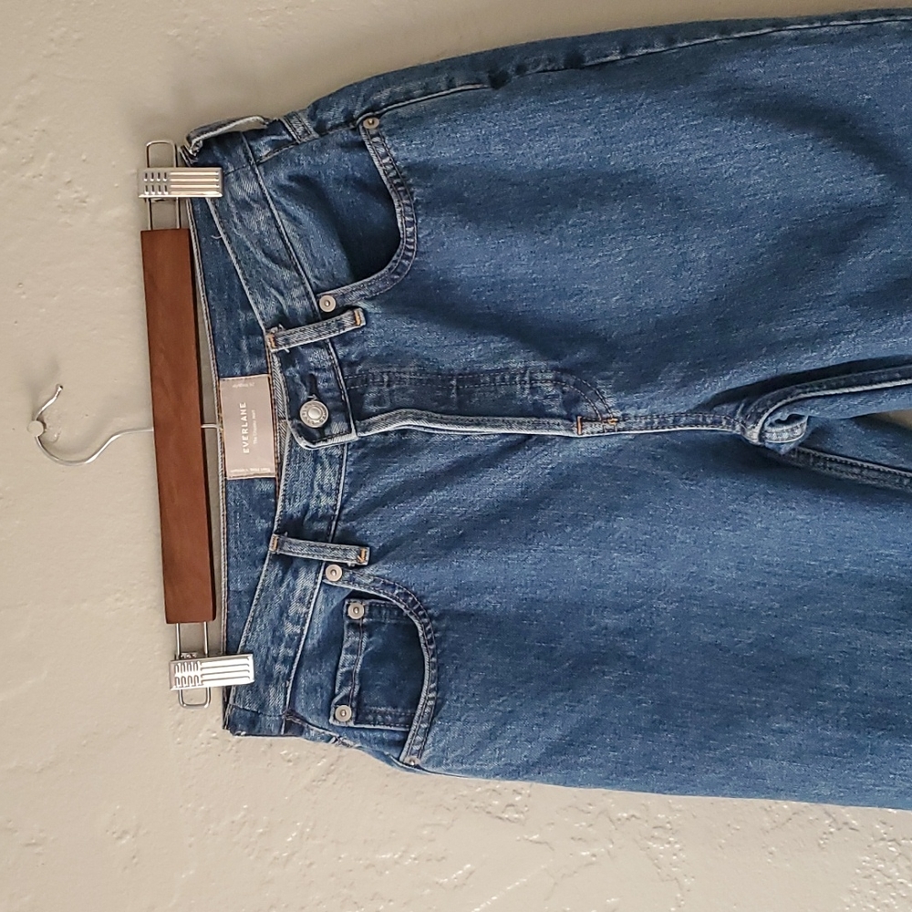 Everlane The '90s Cheeky Straight Jean in Medium Blue